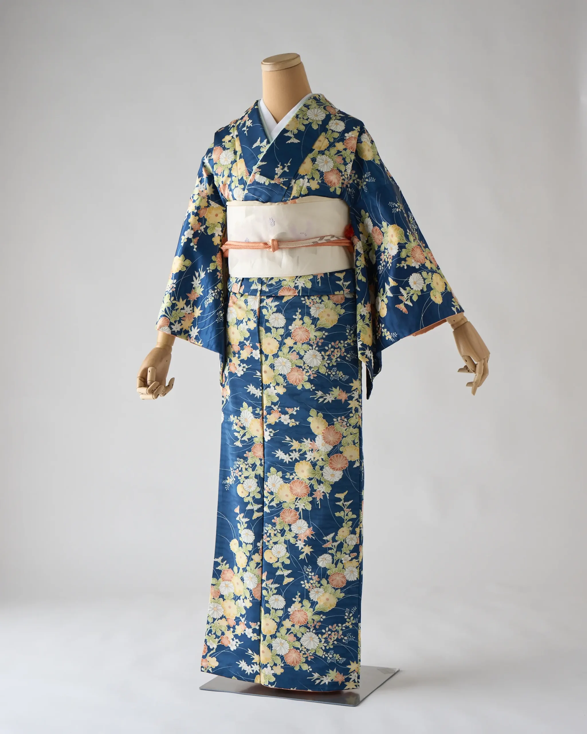 紺青に花柄が華やかな訪問着レンタル｜七五三のお母様向け着物。身丈152｜家族の風景フォトスタジオ吉祥寺